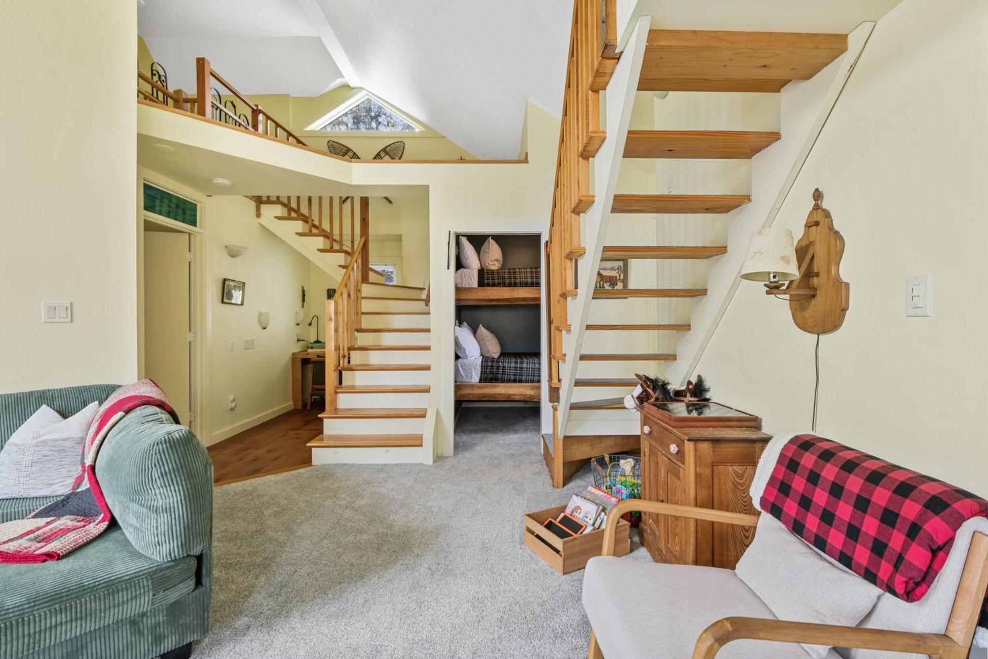 Tubing, Hiking And Jay Peak Fun At The Cliff House Holiday home Montgomery